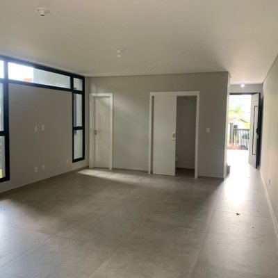 Casa Residencial com 200m², 3 quartos, 3 suítes, 4 garagens, no bairro Rio Tavares em Florianópolis