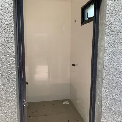 Casa Residencial com 200m², 3 quartos, 3 suítes, 4 garagens, no bairro Rio Tavares em Florianópolis