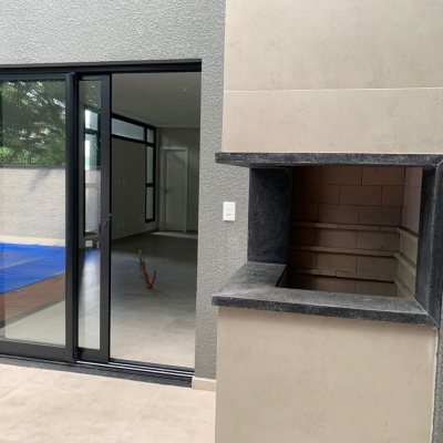 Casa Residencial com 200m², 3 quartos, 3 suítes, 4 garagens, no bairro Rio Tavares em Florianópolis