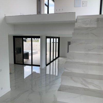 Casa Residencial com 311m², no bairro Rio Tavares em Florianópolis