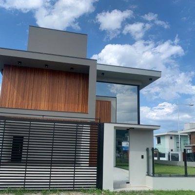 Casa Residencial com 311m², no bairro Rio Tavares em Florianópolis