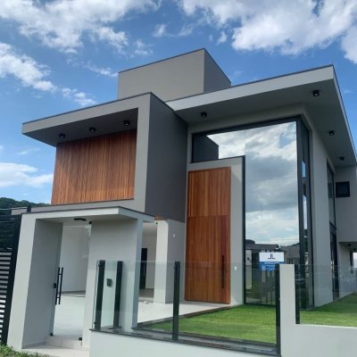 Casa Residencial com 311m², no bairro Rio Tavares em Florianópolis