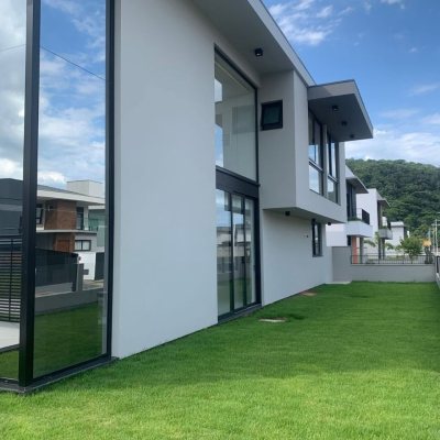 Casa Residencial com 311m², no bairro Rio Tavares em Florianópolis