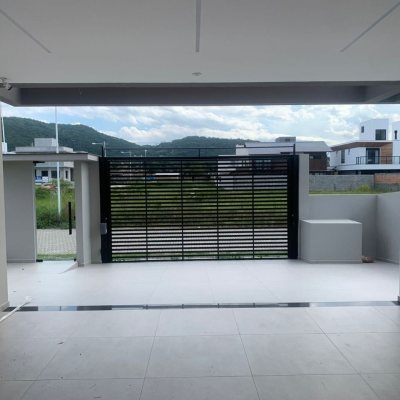 Casa Residencial com 311m², no bairro Rio Tavares em Florianópolis