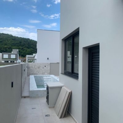 Casa Residencial com 311m², no bairro Rio Tavares em Florianópolis