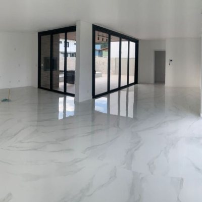 Casa Residencial com 311m², no bairro Rio Tavares em Florianópolis