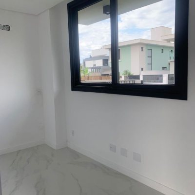 Casa Residencial com 311m², no bairro Rio Tavares em Florianópolis