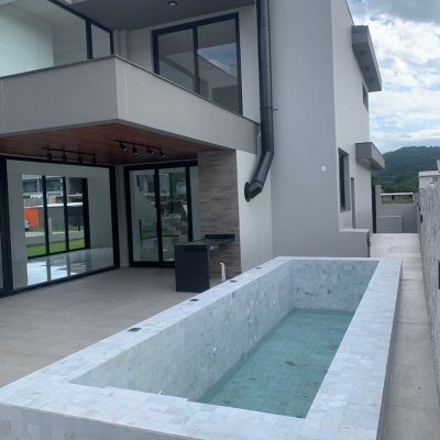 Casa Residencial com 311m², no bairro Rio Tavares em Florianópolis
