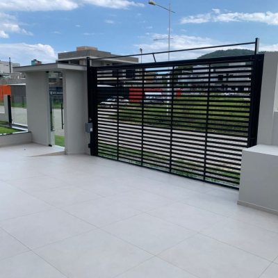 Casa Residencial com 311m², no bairro Rio Tavares em Florianópolis