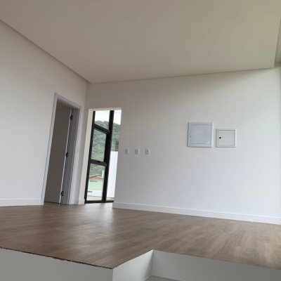 Casa Residencial com 311m², no bairro Rio Tavares em Florianópolis