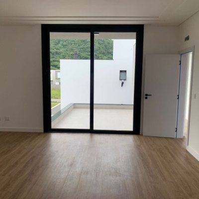 Casa Residencial com 311m², no bairro Rio Tavares em Florianópolis