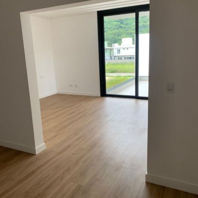 Casa Residencial com 311m², no bairro Rio Tavares em Florianópolis