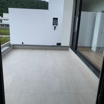 Casa Residencial com 311m², no bairro Rio Tavares em Florianópolis