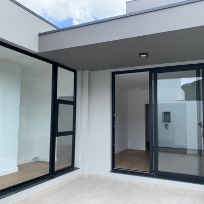 Casa Residencial com 311m², no bairro Rio Tavares em Florianópolis