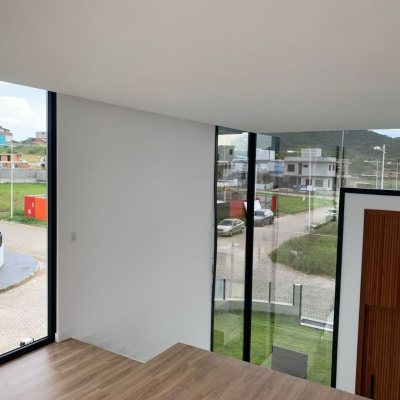 Casa Residencial com 311m², no bairro Rio Tavares em Florianópolis