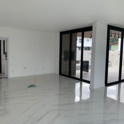 Casa Residencial com 311m², no bairro Rio Tavares em Florianópolis