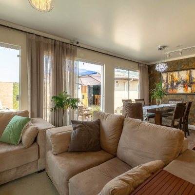 Casa Residencial com 271m², 3 quartos, 3 suítes, 2 garagens, no bairro Ingleses em Florianópolis