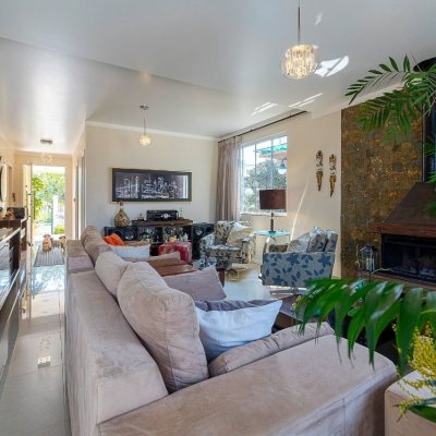 Casa Residencial com 271m², 3 quartos, 3 suítes, 2 garagens, no bairro Ingleses em Florianópolis