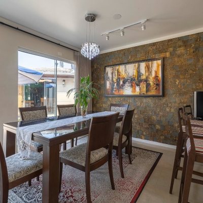 Casa Residencial com 271m², 3 quartos, 3 suítes, 2 garagens, no bairro Ingleses em Florianópolis