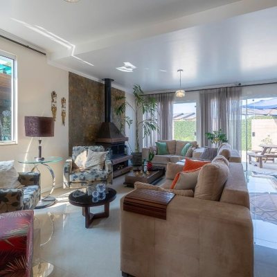 Casa Residencial com 271m², 3 quartos, 3 suítes, 2 garagens, no bairro Ingleses em Florianópolis