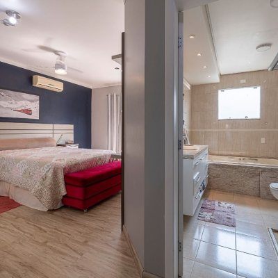 Casa Residencial com 271m², 3 quartos (sendo 3 suítes), 2 garagens, no bairro Ingleses em Florianópolis