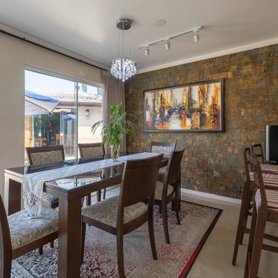 Casa Residencial com 271m², 3 quartos (sendo 3 suítes), 2 garagens, no bairro Ingleses em Florianópolis