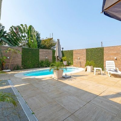 Casa Residencial com 271m², 3 quartos (sendo 3 suítes), 2 garagens, no bairro Ingleses em Florianópolis