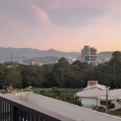 Casa Residencial com 202m², 3 quartos, 1 suíte, 2 garagens, no bairro Pedra Branca em Palhoça