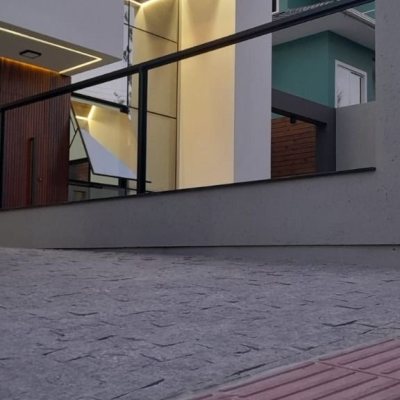 Casa Residencial com 202m², 3 quartos, 1 suíte, 2 garagens, no bairro Pedra Branca em Palhoça
