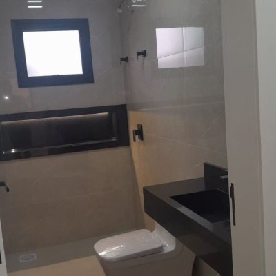 Casa Residencial com 202m², 3 quartos, 1 suíte, 2 garagens, no bairro Pedra Branca em Palhoça