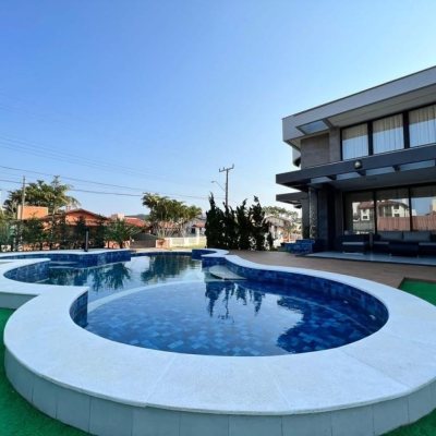 Casa em Condomínio com 782m², 5 quartos, 5 suítes, 12 garagens, no bairro Ingleses do Rio Vermelho em Florianópolis
