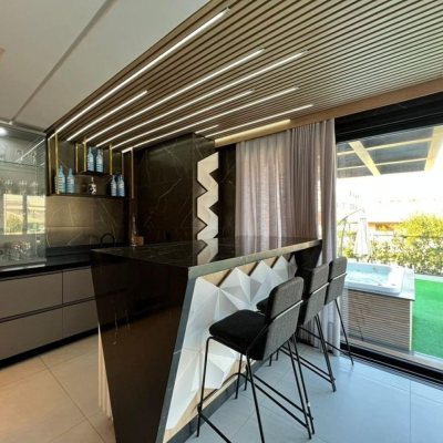 Casa em Condomínio com 782m², 5 quartos, 5 suítes, 12 garagens, no bairro Ingleses do Rio Vermelho em Florianópolis