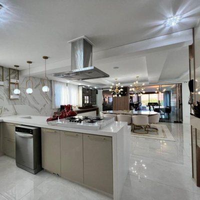 Casa em Condomínio com 782m², 5 quartos, 5 suítes, 12 garagens, no bairro Ingleses do Rio Vermelho em Florianópolis