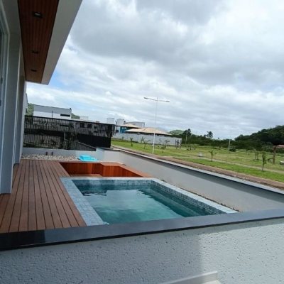 Casa Residencial com 227m², 3 quartos, 3 suítes, 2 garagens, no bairro Rio Tavares em Florianópolis