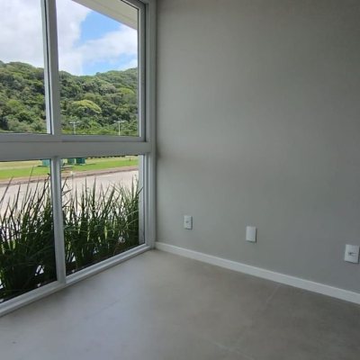 Casa Residencial com 227m², 3 quartos, 3 suítes, 2 garagens, no bairro Rio Tavares em Florianópolis