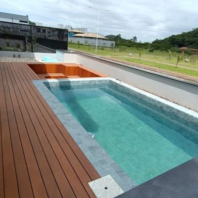 Casa Residencial com 227m², 3 quartos, 3 suítes, 2 garagens, no bairro Rio Tavares em Florianópolis