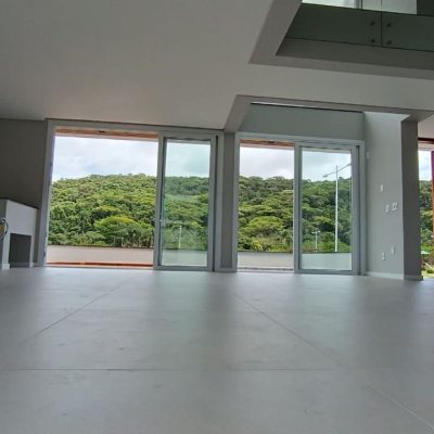 Casa Residencial com 227m², 3 quartos, 3 suítes, 2 garagens, no bairro Rio Tavares em Florianópolis