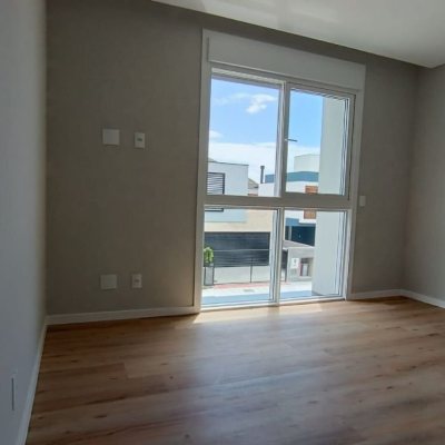 Casa Residencial com 227m², 3 quartos, 3 suítes, 2 garagens, no bairro Rio Tavares em Florianópolis