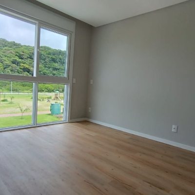Casa Residencial com 227m², 3 quartos, 3 suítes, 2 garagens, no bairro Rio Tavares em Florianópolis