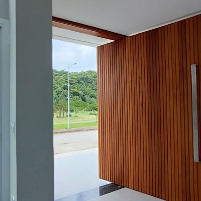 Casa Residencial com 227m², 3 quartos, 3 suítes, 2 garagens, no bairro Rio Tavares em Florianópolis