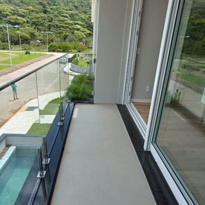 Casa Residencial com 227m², 3 quartos, 3 suítes, 2 garagens, no bairro Rio Tavares em Florianópolis