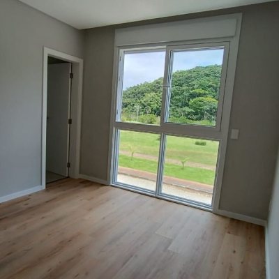 Casa Residencial com 227m², 3 quartos, 3 suítes, 2 garagens, no bairro Rio Tavares em Florianópolis