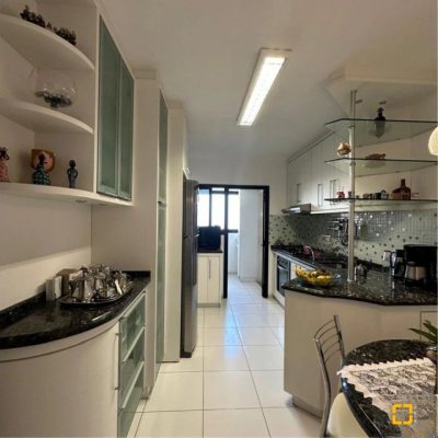Apartamentos com 116m², 3 quartos, 1 suíte, 1 garagem, no bairro Estreito em Florianópolis
