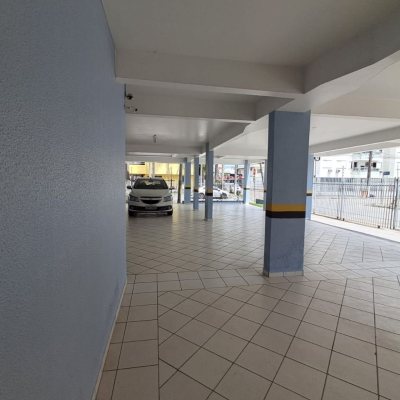 Predio com 1539m², 21 garagens, no bairro Canasvieiras em Florianópolis