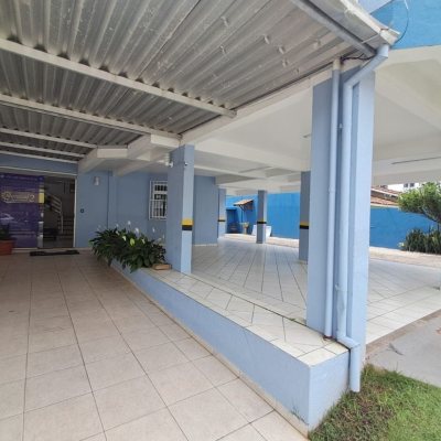 Predio com 1539m², 21 garagens, no bairro Canasvieiras em Florianópolis