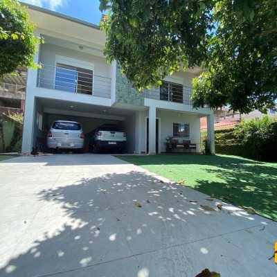 Casa Residencial com 360m², 4 quartos, 3 suítes, 2 garagens, no bairro Ingleses do Rio Vermelho em Florianópolis