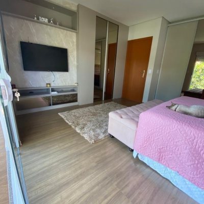 Casa Residencial com 360m², 4 quartos, 3 suítes, 2 garagens, no bairro Ingleses do Rio Vermelho em Florianópolis