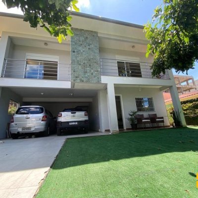 Casa Residencial com 360m², 4 quartos, 3 suítes, 2 garagens, no bairro Ingleses do Rio Vermelho em Florianópolis