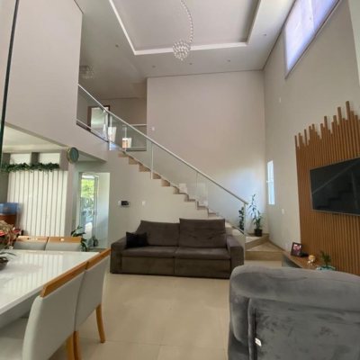 Casa Residencial com 360m², 4 quartos, 3 suítes, 2 garagens, no bairro Ingleses do Rio Vermelho em Florianópolis