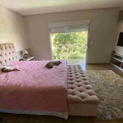 Casa Residencial com 360m², 4 quartos, 3 suítes, 2 garagens, no bairro Ingleses do Rio Vermelho em Florianópolis